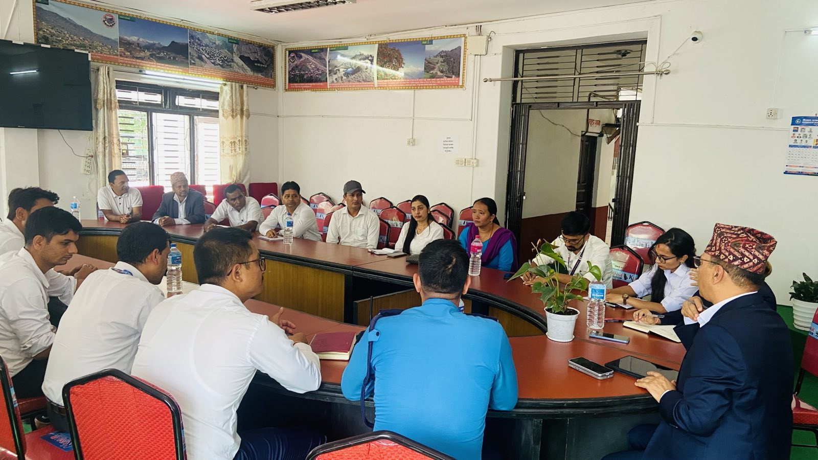 मिति २०८२/०५/१५ जिल्ला प्रशासन कर्यालय, म्याग्दीको सभाहलमा प्रमुख जिल्ला अधिकारीको विशेष उपस्थिति, महत्वपूर्ण निर्देशन र सुझाव सहित सूचना अधिकारीको बैठक सम्पन्न ।