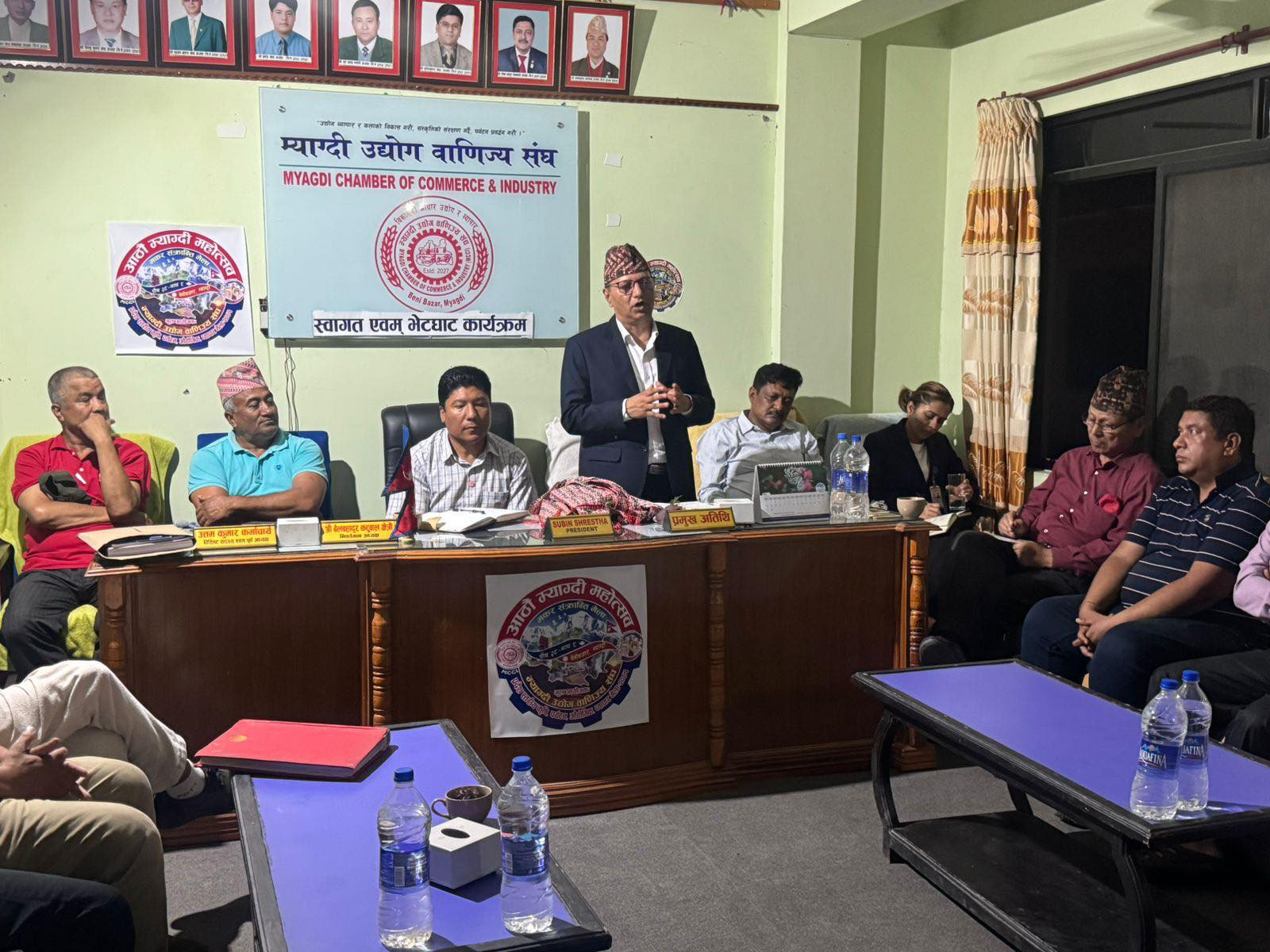 म्याग्दी उद्योग बाणिज्य संघ ,बेनी द्वारा हालै यस जिल्लामा सरुवा भै आउनु भएका प्रमुख जिल्ला अधिकारी श्री बद्रीप्रसाद तिवारी लाई स्वागत तथा सम्मान । उक्त अबसरमा  प्रजिअले जिल्ला को  प्रशासनिक समन्वय नीजि क्षेत्र मैत्री हुने र  व्यवसायीहरुले पनि स्वछ्य र स्व